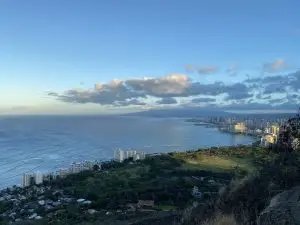 Panoramic view from the top of Diamond Head State Monument overlooking Oʻahu coastline, Waikīkī, and the Pacific Ocean.